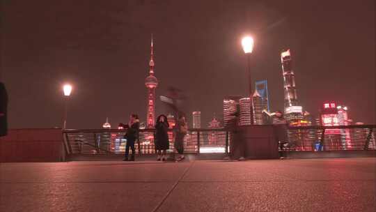 上海外滩游客游玩人流延时夜晚夜景视频素材视频素材模板下载