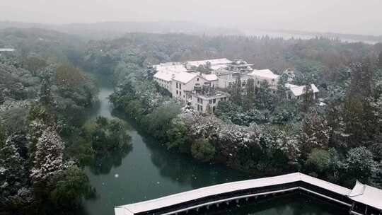 航拍杭州西湖景区浴鹄湾霁虹桥雪景