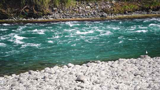 四川都江堰岷江内江的江水视频素材模板下载