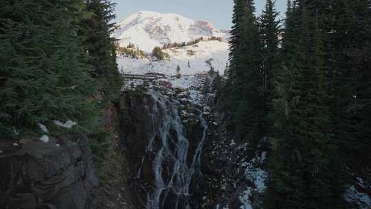 山，雪，瀑布，岩石