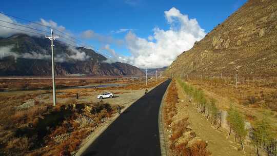 航拍西藏林芝雅尼湿地尼洋河大地河流公路