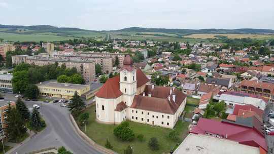 斯洛伐克菲拉科沃镇的鸟瞰图