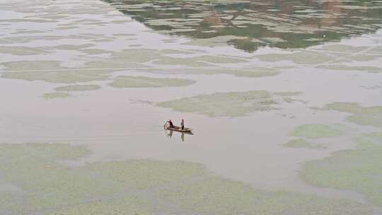 苏州太湖上划船的人航拍