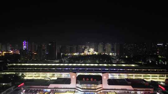 俯瞰视角下灯火通明的火车站夜景九江站夜景