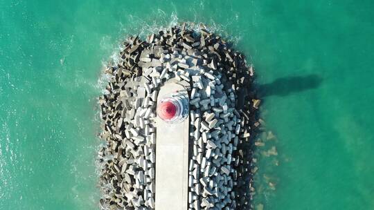 海南万宁海浪航拍灯塔神州半岛风光