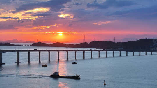 海上大桥日落景象