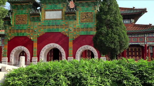 北京北海公园内的牌楼