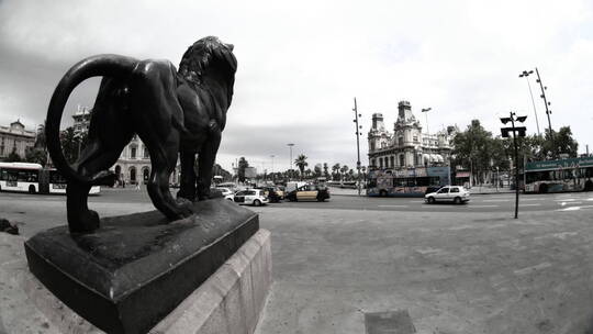 街边的狮子雕塑延时拍摄