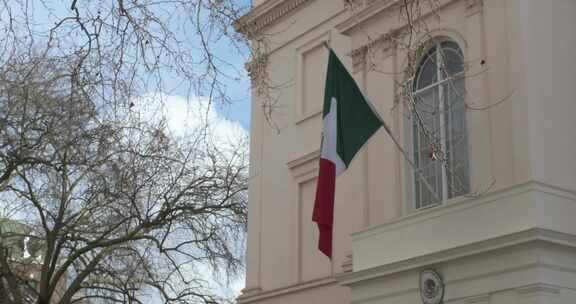 英国伦敦贝尔格莱维亚的墨西哥国旗