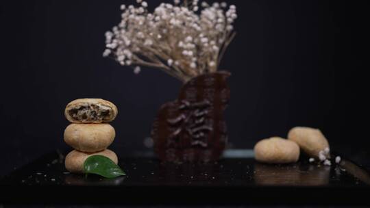中秋节老式酥皮月饼升格拍摄视频素材模板下载