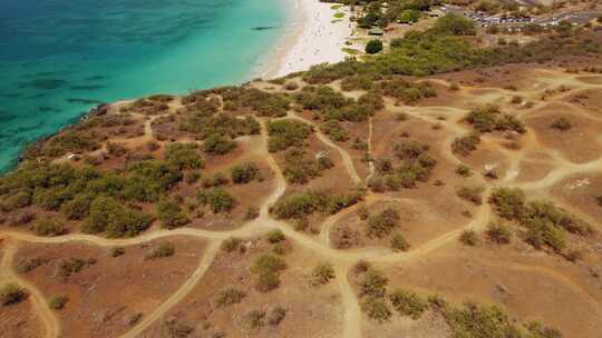 飞越夏威夷大岛的哈普纳海滩州立娱乐区和海滩度假村。空中Dro