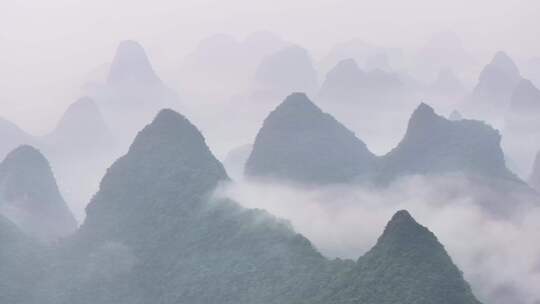 航拍广西桂林烟雨漓江水墨画