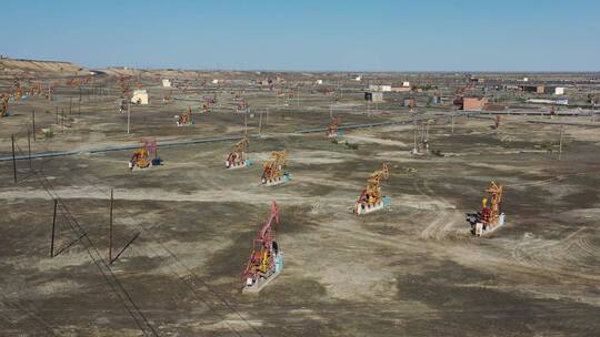 新疆克拉玛依油田百里油区视频素材模板下载