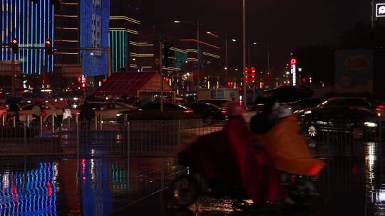 夜晚的城市街头