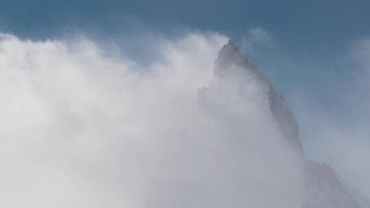 雪山山峰