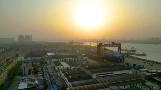 南京市鼓楼区南京长江大桥夕阳下风景航拍视频素材模板下载