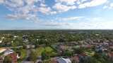 南迈阿密卡特勒湾社区的无人机鸟瞰图，视图高清在线视频素材下载