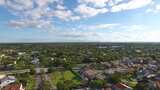 南迈阿密卡特勒湾社区的无人机鸟瞰图，视图高清在线视频素材下载