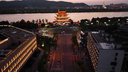 湖南长沙杜甫江阁蓝调夜景