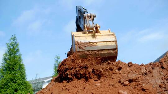 中国建造挖掘机施工