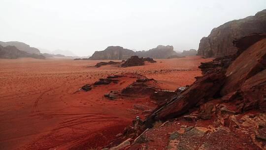 荒凉的红色沙漠