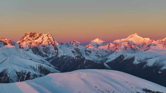 航拍梅里雪山日照金山