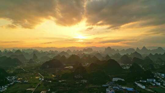 航拍桂林葡萄喀斯特风景风光山水日落