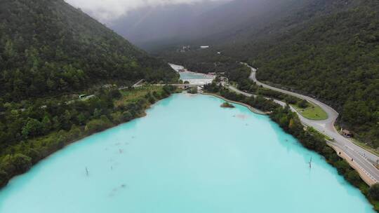 丽江玉龙雪山脚下的蓝月谷视频素材模板下载