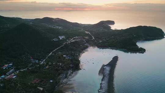 热带日落在度假岛Koh Pha Ngan