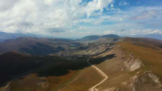 新疆航拍穿过云层山脉草原震撼风景4K大片