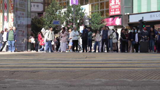 香港铜锣湾行人过马路视频素材模板下载