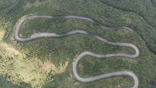 航拍大田顶大山森林云雾缭绕高山公路