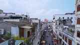 中国海南海口骑楼老街上的游客高视角航拍高清在线视频素材下载