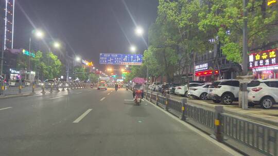 夜晚街头街道商铺商场实拍车辆交通