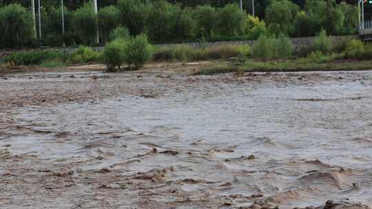 实拍暴雨后洪水 山洪  泥石流