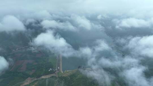 航拍夏季云海水库