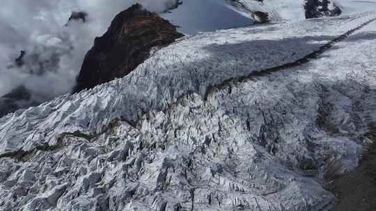 航拍四川第二高峰中山峰冰川冰塔林风光