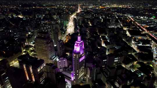 巴西圣保罗市中心的夜晚。市中心区的夜晚生活风景。