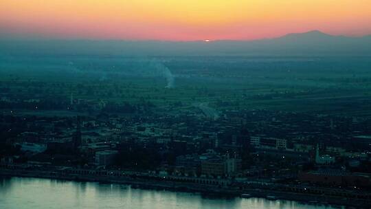尼罗河上的日出