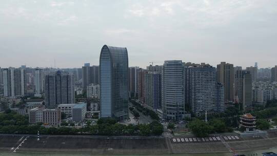 快进X10 城市航拍宜昌长江边高楼建筑CBD