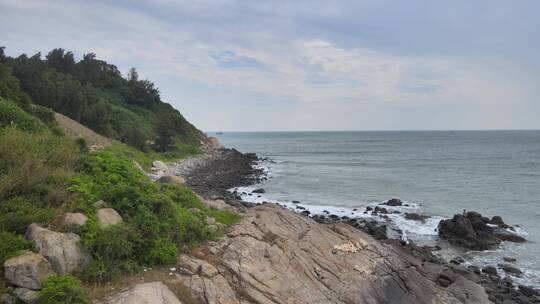 波涛汹涌的海岸