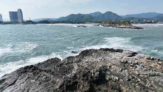 白鹤礁石海浪