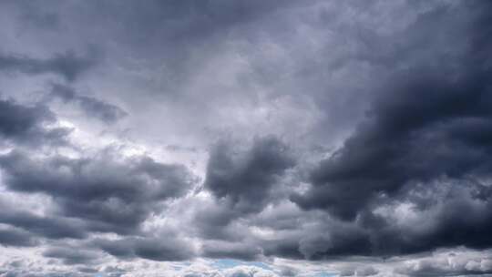 暴风雨云在天空中移动延时