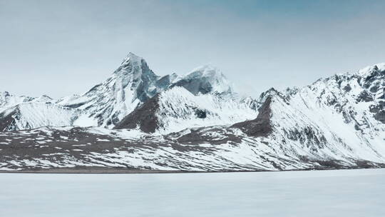 西藏日喀则珠峰自然保护区定结阿玛折门雪山
