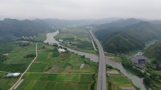 航拍乡村田野道路交通高速路