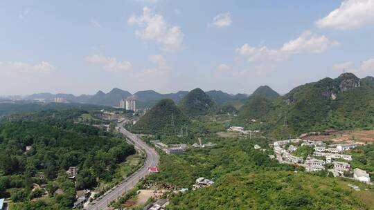 航拍大山中的公路道路交通