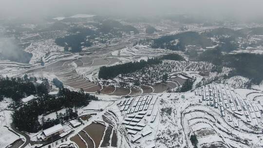 航拍南方丘陵农田乡村冬天雪景