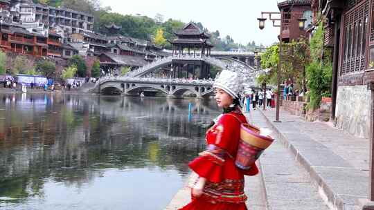 南湘西凤凰古城高清航拍美女旅游旅拍02