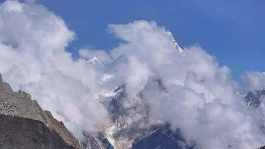 航拍四川甘孜贡嘎山卫峰爱德嘉峰雪山风光