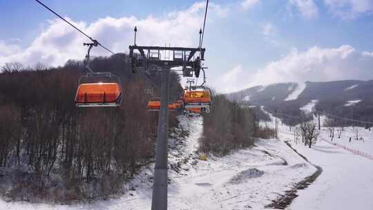 吉林松花湖滑雪场缆车全景